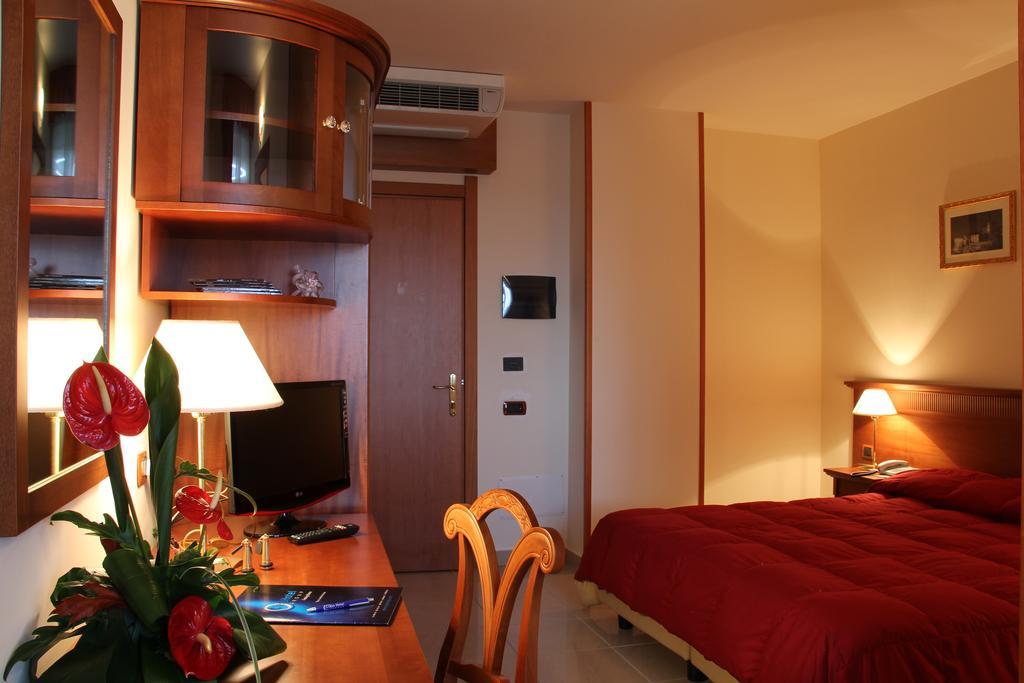 Classhotel Napoli Marigliano Pokój zdjęcie